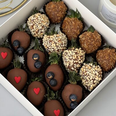 Клубника в шоколаде Хит в Lovely Berry по цене 3890 ₽