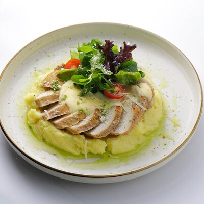 Куриный стейк с сыром в Rabbit по цене 3290 ₸