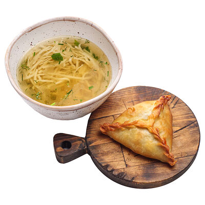 Бульон с лапшой и треугольником в ИТЛЕ Bistro Halal по цене 430 ₽