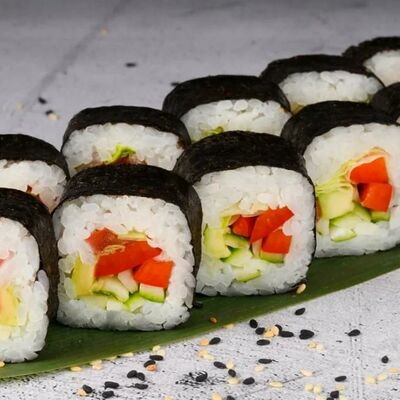 Футомаки ясай в Суши Мастер по цене 189 ₽