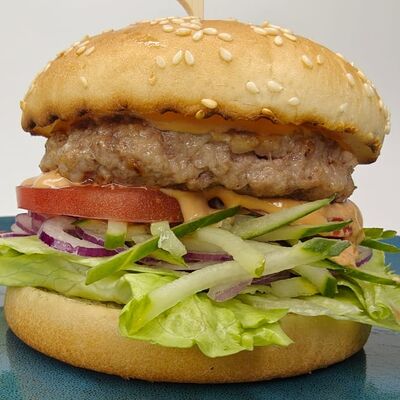 Бургер Бабуля в Bizon Grill Café по цене 570 ₽