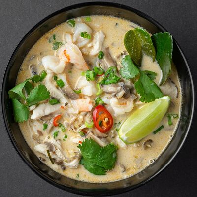 Том Кха с курицей и креветкамив Joly Woo по цене 863 ₽