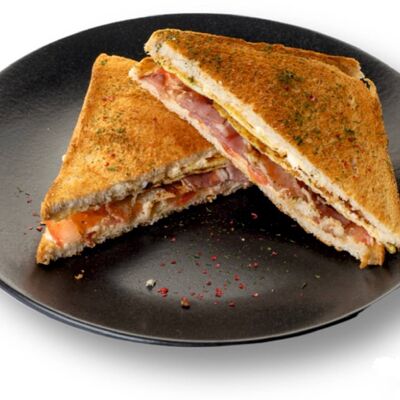 Сэндвич с беконом и омлетом в Friendly по цене 315 ₽