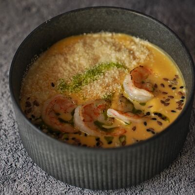 Тыквенный крем-суп с креветками в Кофетоп по цене 670 ₽