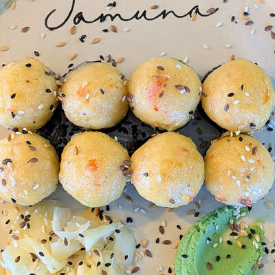 Ролл сырный vegan в Jamuna Vegbar по цене 1040 ₽