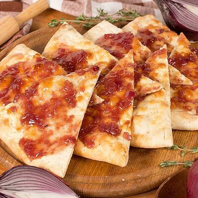 Фокачча с карамелизированным луком в Луиджи & Тосё по цене 159