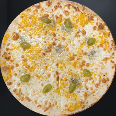 4 сыра в Пицца vs Роллы по цене 900 ₽