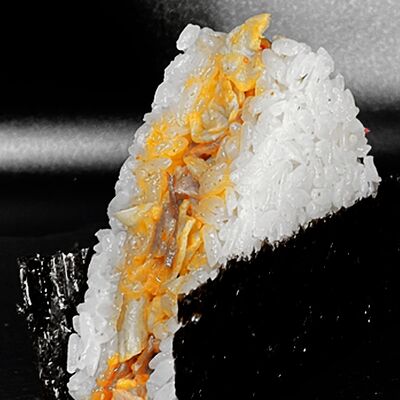 Онигири Беконайзер с омлетом в Роллс Ройс Суши по цене 320 ₽