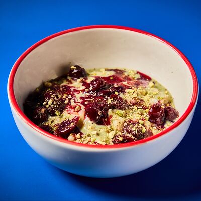 Булгур, фисташковый крем, вишня в Mates pizzabar по цене 690 ₽