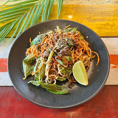 Салат Вьетнамский с говядиной в PhoBar по цене 590 ₽