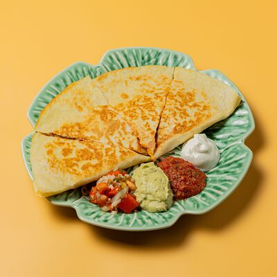 Кесадилья с курицей в Cuba Libre по цене 690 ₽