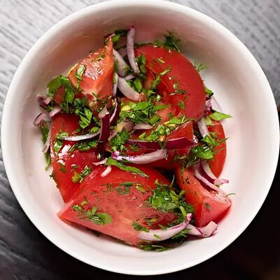 Сладкие томаты с красным луком в Chester по цене 308 ₽