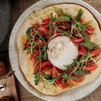 Сыр буррата на лепешке в Вах!Хинкали по цене 870 ₽