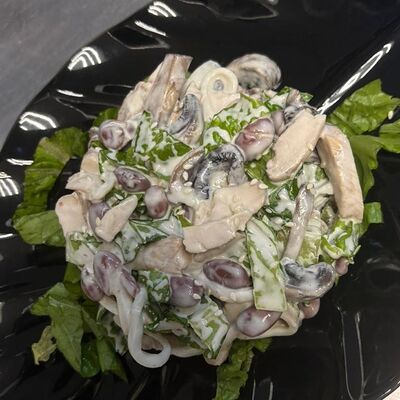 Салат с курицей и фасолью в Карасёвня по цене 444 ₽