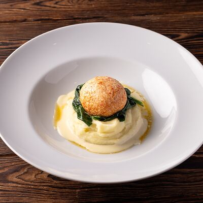 Краб кейк с картофельным пюре в Luciano по цене 1090 ₽