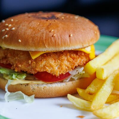 Чикен бургер в MSport Буфет по цене 580 ₽