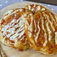 Пицца с колбасой в Bakery