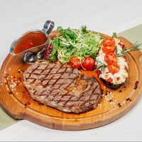 Стейк Рибай с баклажановым грабеном и соусом Парадайз в Ривьера