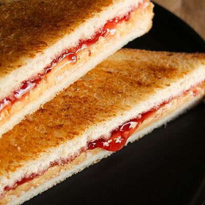 Тост с джемом и арахисомв Смоки-паб Станция по цене 280 ₽