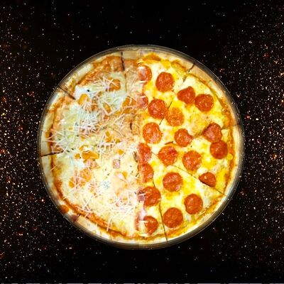 Пицца 50/50 Пепперони и Четыре сыра в Пицца Мафия по цене 1070 ₽