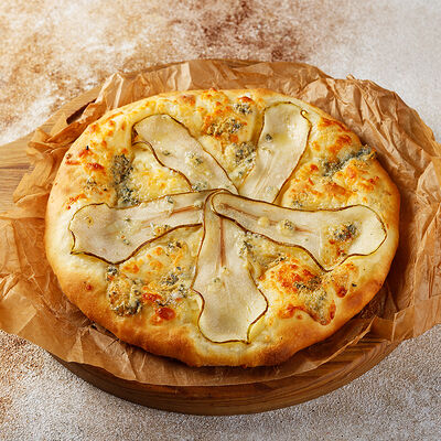 Хачапури с грушей и горгонзолой в Shemodi Шемоди по цене 590 ₽