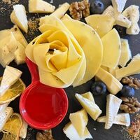 Сырная тарелка в Своя среда