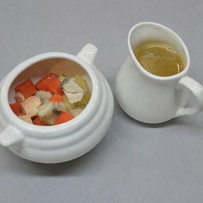 Уха на копченом бульоне с тремя видами рыбы в Мёд и Масло по цене 681 ₽