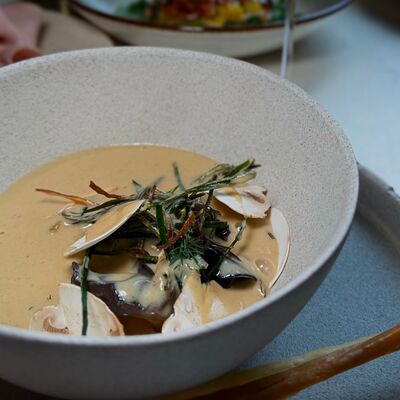 Грибной крем-суп с сеном из порея в W - cocktails & food по цене 640 ₽