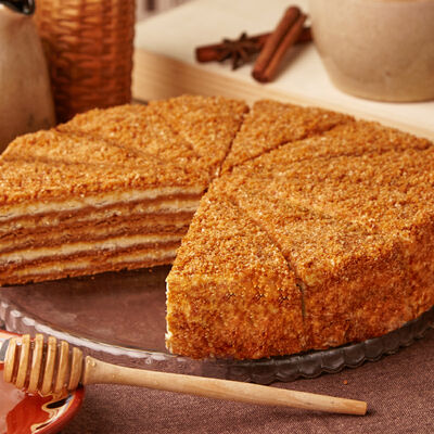 Торт Медовик Премиум в Десерт Коллекция по цене 2190 ₽