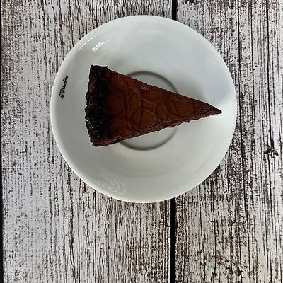 Торт Шоколадный с абрикосом в Луна Рыба по цене 285 ₽