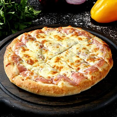 Сырные палочки с ветчиной 22 см в Loca Pizza по цене 520 ₽