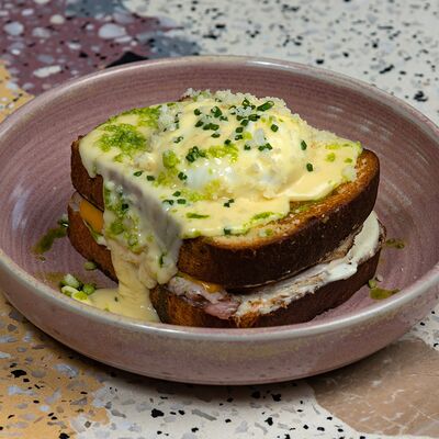 Крок мадам три сыра в Pink milk x Lift по цене 870 ₽