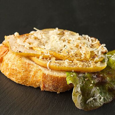 Брускетта с грушей в Brusketta.pro по цене 190 ₽