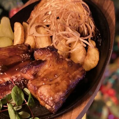 Свиные рёбрышки с жареной капустойв Шеф Пушкин по цене 900 ₽