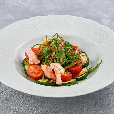 Крабовый салат с кабачком гриль и руколой в Царь по цене 950 ₽