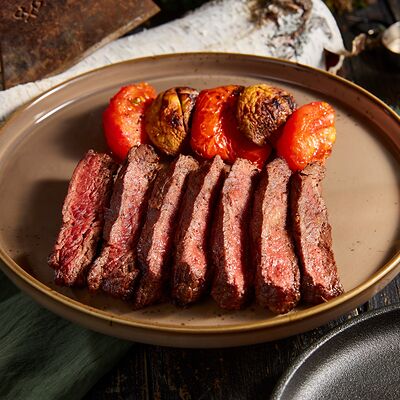 Стейк из говядины с овощами гриль в ЕрмолаевЪ Охота и Рыбалка по цене 1090 ₽