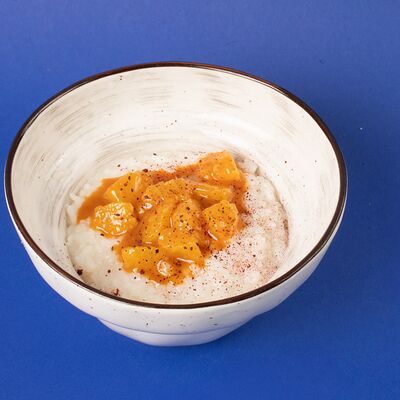 Рисовая каша с апельсином и мисо-карамелью в Tine по цене 320 ₽