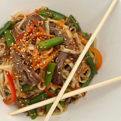 Wok Удон с говядиной в устричном соусе Сушими в Сушими по цене 790 ₽
