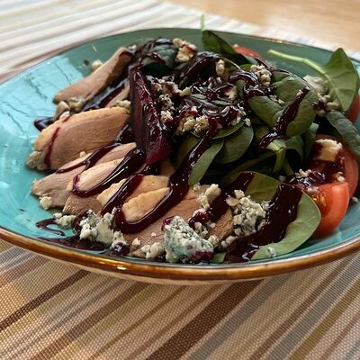 Салат с утиной грудкой и грушей в Бальзамин по цене 750 ₽