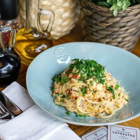 Спагетти с камчатским крабом и сливочным соусом в Сыроварня