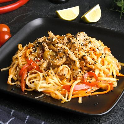 Лапша удон с курицей в ProSushi по цене 379 ₽