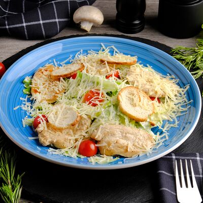 Салат Цезарь с курицей в Несушка по цене 400 ₽