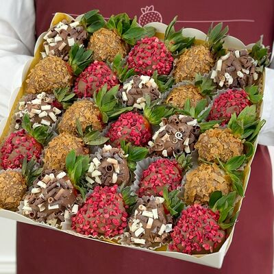 Клубника в шоколаде в наборе Сафари в Chocoboom по цене 5318 ₽