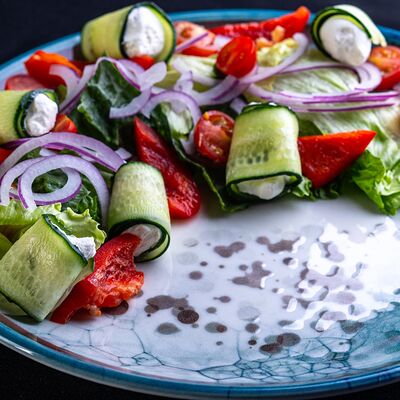 Азиатский овощной салат с мягким сыром в В теме вкуса по цене 593 ₽
