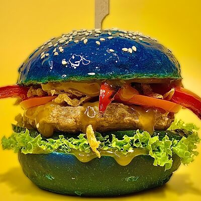 Синий бургер в Meow cafe по цене 590 ₽