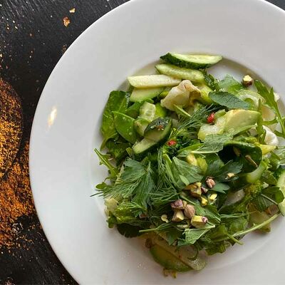 Зелёный салат в Wine room gallery по цене 740 ₽