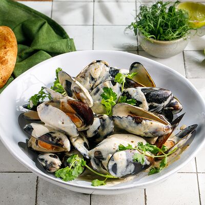 Мидии с соусе чкмерули и пряной лепешкой в ЛарисуВаннуХочу по цене 1190