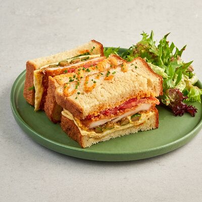 Кацу-сэндвич с курицей в Chang по цене 650 ₽