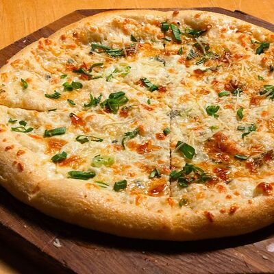 Пицца 4 сырав Co.mein по цене 720 ₽