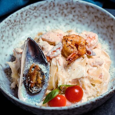 Карбонара с морепродуктами в Капуцин Кирова по цене 620 ₽